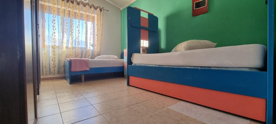 Tirane, jepet me qera apartament 2+1 Kati 5, 130 m² 600 € (Xhamllik)