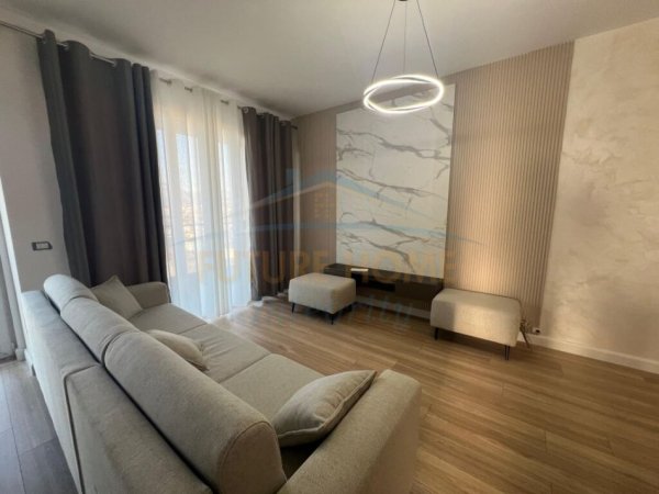 Tirane, jepet me qera apartament 2+1 Kati 9, 106 m² 700 € (Don Bosko)