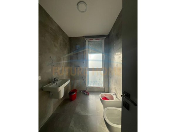Tirane, jepet me qera apartament 2+1 Kati 9, 106 m² 700 € (Don Bosko)