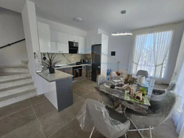 Durres, shitet apartament 3+1 Kati 0, 300 m² 380.000 € (Gjiri i Lalezit)