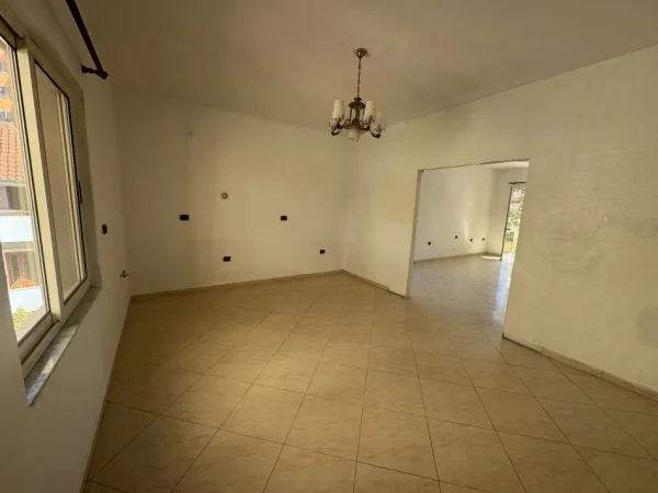 Tirane, jepet me qera Kati 3, 157 m² 800 € 