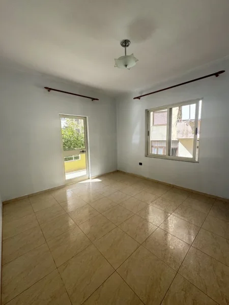 Tirane, jepet me qera Kati 3, 157 m² 800 € 