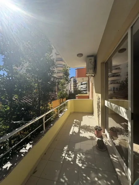 Tirane, jepet me qera Kati 3, 157 m² 800 € 