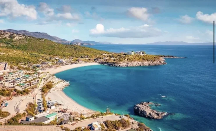 Vlore, , 6.300 m² 2.200.000 € 