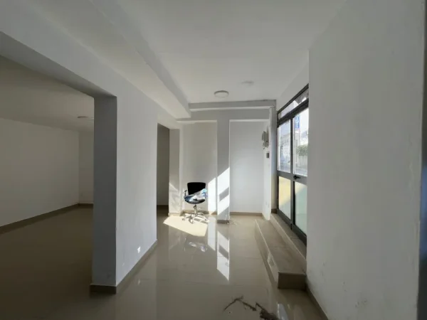 Tirane, jepet me qera ambjent biznesi Kati 0, 30 m² 200 € (Qyteti Studenti)