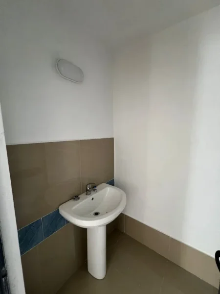 Tirane, jepet me qera ambjent biznesi Kati 0, 30 m² 200 € (Qyteti Studenti)