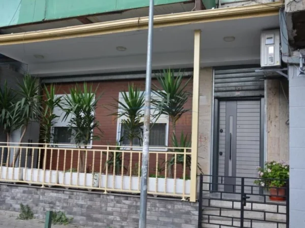 Tirane, jepet me qera apartament 1+1 Kati 1, 70 m² 650 € (Rruga e Dibres)