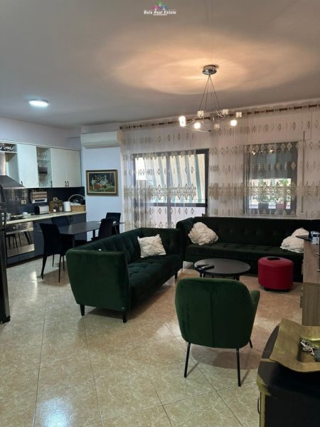 Tirane, jepet me qera apartament 2+1 Kati 4, 110 m² 650 € (komuna e parisit)