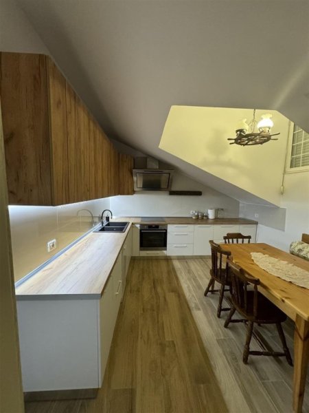 Tirane, jepet me qera apartament 2+1+Ballkon Kati 7, 120 m² 800 € (TSACIONI I TRENIT)