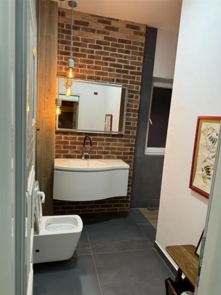 Tirane, jepet me qera apartament 2+1+Ballkon Kati 7, 120 m² 800 € (TSACIONI I TRENIT)