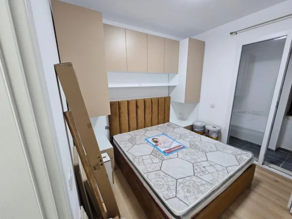 Tirane, jepet me qera apartament 1+1+Ballkon Kati 5, 50 m² 550 € (Dritan Hoxha)