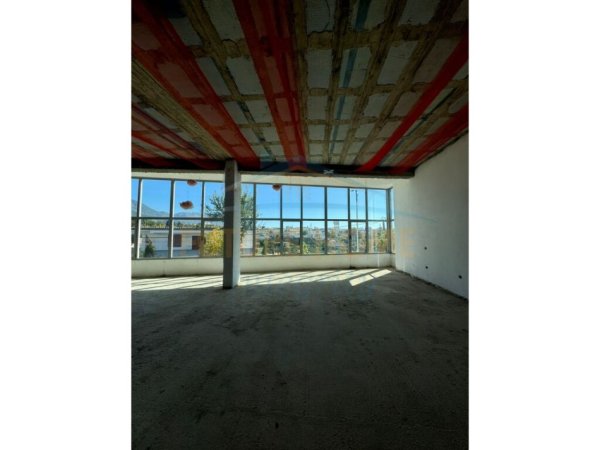 Tirane, jepet me qera ambjent biznesi Kati 1, 258 m² 800 € (Babrru)
