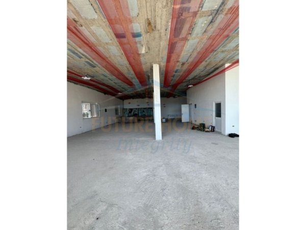 Tirane, jepet me qera ambjent biznesi Kati 0, 233 m² 1.000 € (Babrru)
