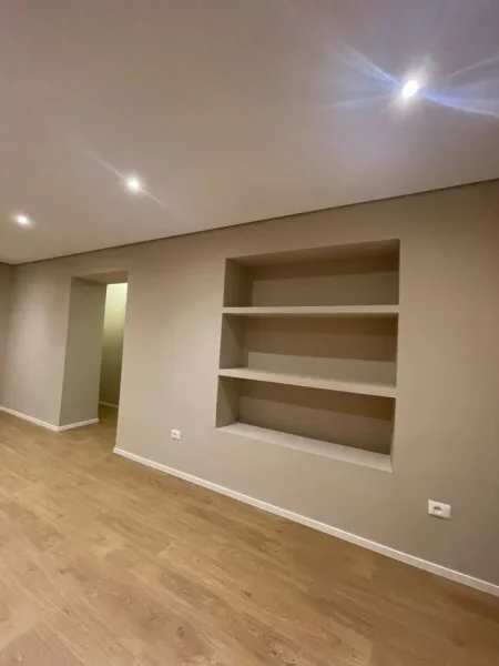 Tirane, jepet me qera apartament 2+1+Ballkon Kati 2, 95 m² 950 € (Rruga e Kavajes)