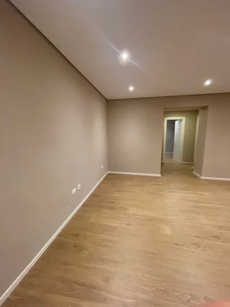 Tirane, jepet me qera apartament 2+1+Ballkon Kati 2, 95 m² 950 € (Rruga e Kavajes)