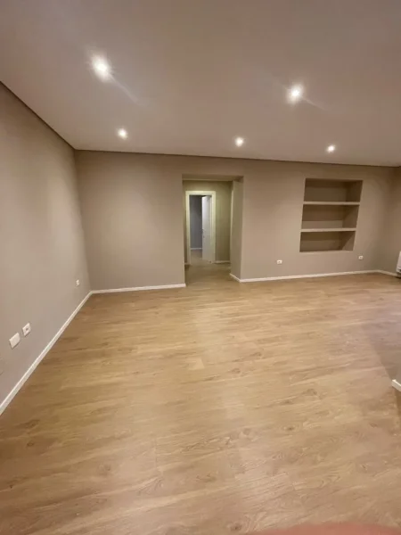 Tirane, jepet me qera apartament 2+1+Ballkon Kati 2, 95 m² 950 € (Rruga e Kavajes)