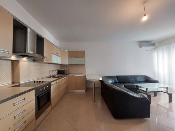 Vlore, jepet me qera apartament 1+1+Ballkon Kati 5, 66 m² 400 € (Lungomare)