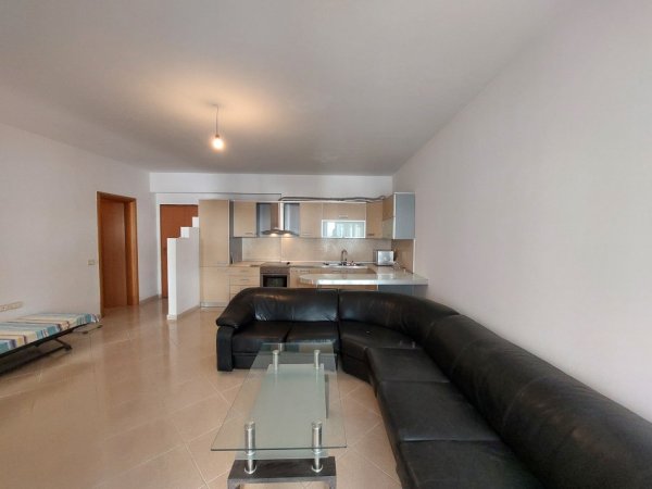 Vlore, jepet me qera apartament 1+1+Ballkon Kati 5, 66 m² 400 € (Lungomare)