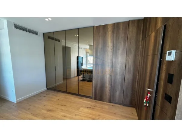 Tirane, shitet apartament 2+1+Ballkon Kati 7, 100 m² 230.000 € (Rruga Karl Gega)