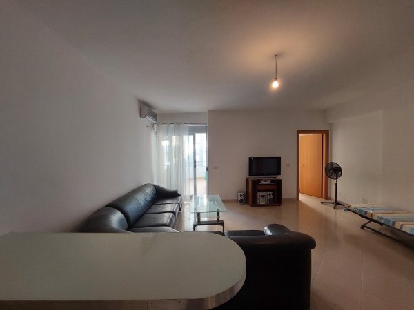 Vlore, jepet me qera apartament 1+1+Ballkon Kati 5, 66 m² 400 € (Lungomare)