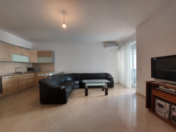 Vlore, jepet me qera apartament 1+1+Ballkon Kati 5, 66 m² 400 € (Lungomare)