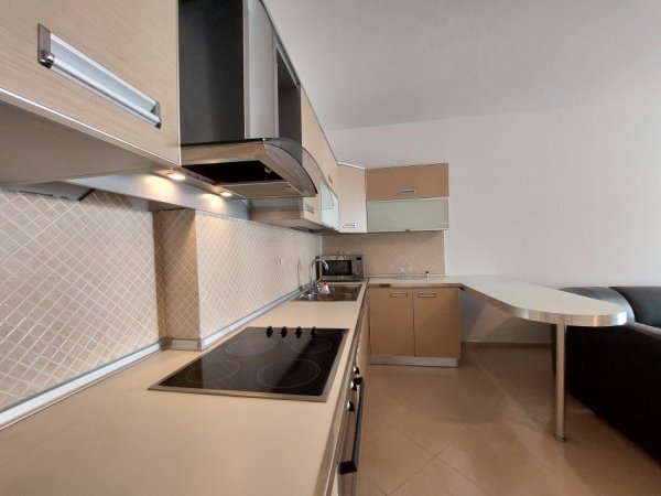 Vlore, jepet me qera apartament 1+1+Ballkon Kati 5, 66 m² 400 € (Lungomare)