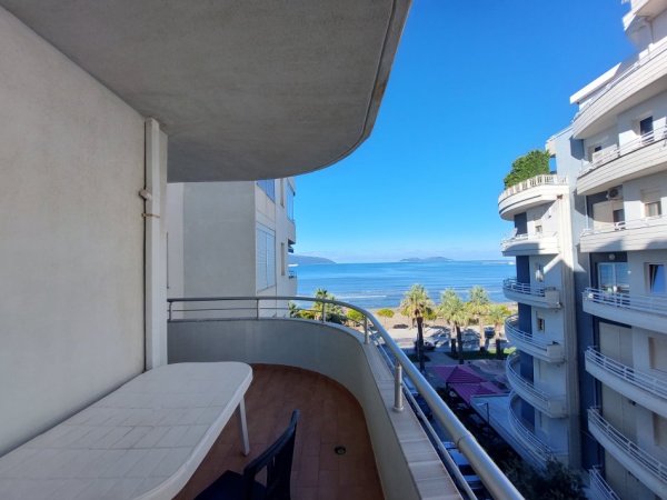 Vlore, jepet me qera apartament 1+1+Ballkon Kati 5, 66 m² 400 € (Lungomare)