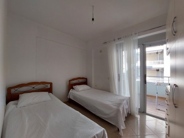 Vlore, jepet me qera apartament 1+1+Ballkon Kati 5, 66 m² 400 € (Lungomare)