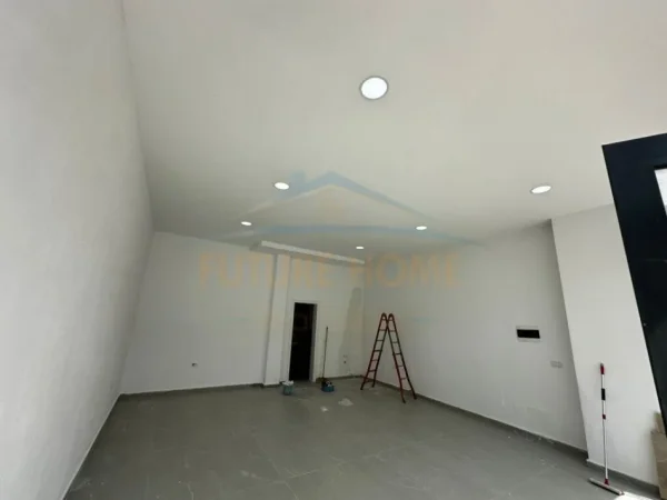 Tirane, jepet me qera ambjent biznesi Kati 0, 54 m² 500 € (Selite)