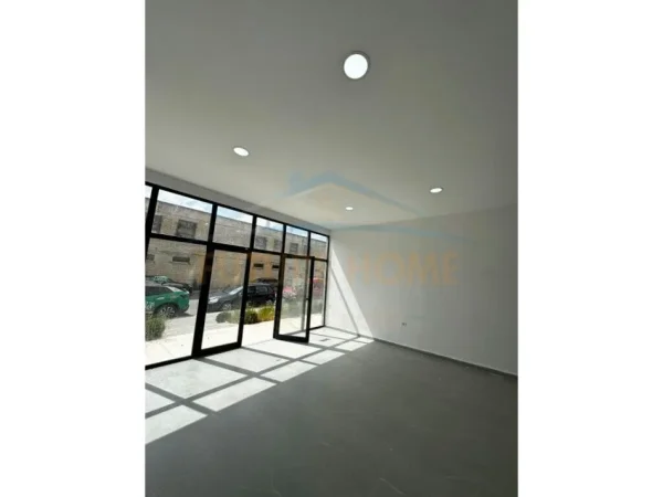 Tirane, jepet me qera ambjent biznesi Kati 0, 54 m² 500 € (Selite)