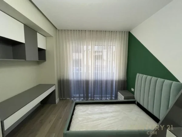 Tirane, jepet me qera apartament 2+1 Kati 1, 147 m² 1.400 € (QENDER)