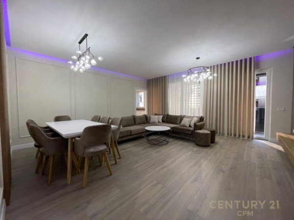 Tirane, jepet me qera apartament 2+1 Kati 1, 147 m² 1.400 € (QENDER)