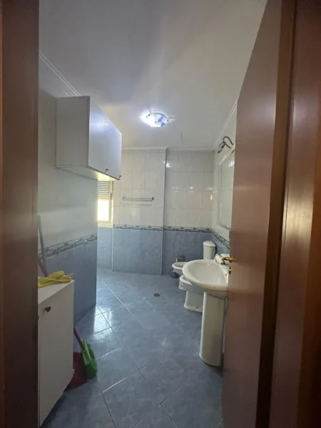 Tirane, jepet me qera apartament 2+1+Aneks+Ballkon Kati 2, 111 m² 700 € (don bosko , kompleksi vizion plus)