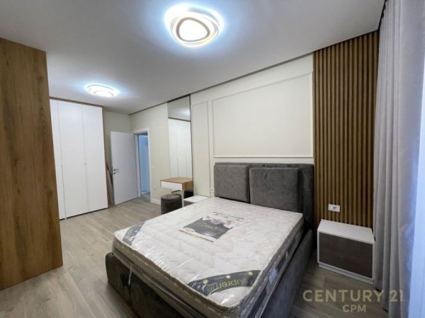 Tirane, jepet me qera apartament 2+1 Kati 1, 147 m² 1.400 € (Kafe flora)