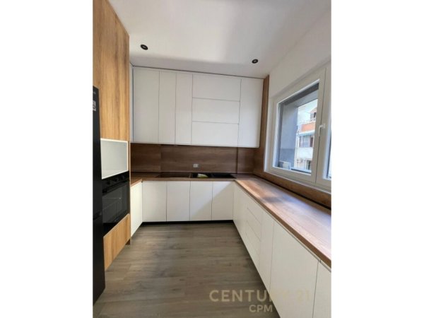 Tirane, jepet me qera apartament 2+1 Kati 1, 147 m² 1.400 € (Kafe flora)