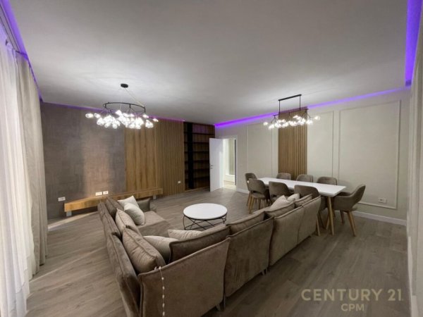 Tirane, jepet me qera apartament 2+1 Kati 1, 147 m² 1.400 € (Kafe flora)