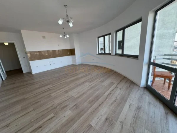 Tirane, shitet apartament 1+1 Kati 8, 76 m² 150.000 € (Zogu i Zi)