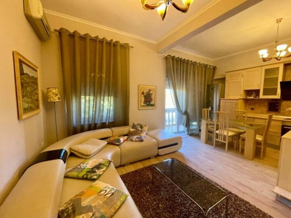 Tirane, jepet me qera apartament 2+1 Kati 4, 91 m² 700 € (Pallatet Agimi)