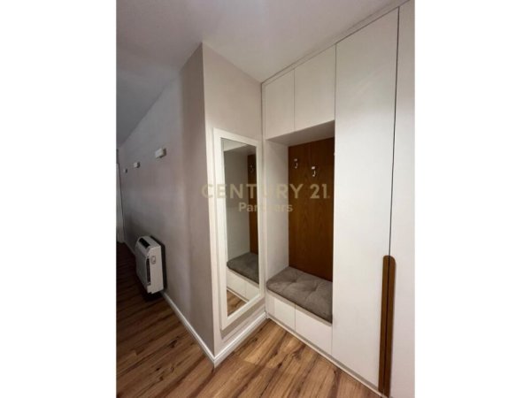 Tirane, jepet me qera apartament 2+1 Kati 2, 109 m² 1.000 € (rruga e kavajes)