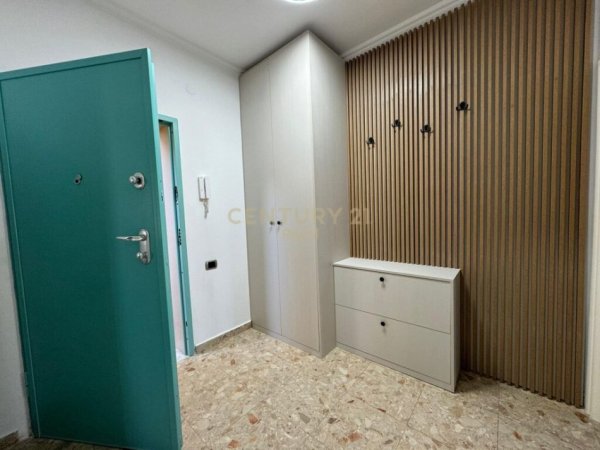 Tirane, jepet me qera apartament 1+1 Kati 3, 74 m² 700 € (ambasada amerikane)
