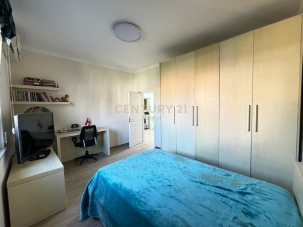 Tirane, jepet me qera apartament 1+1 Kati 3, 74 m² 700 € (ambasada amerikane)