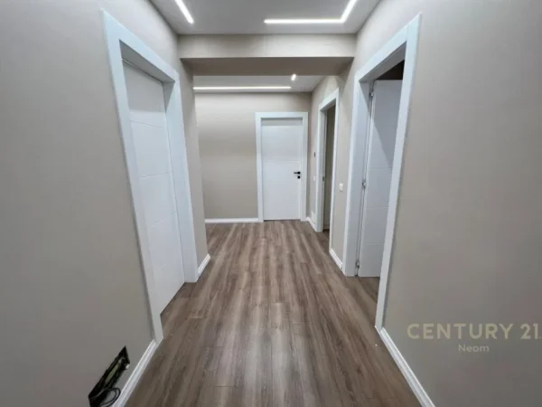 Tirane, shitet apartament 3+1 Kati 1, 129 m² 190.000 € (kopeshti bottanik)