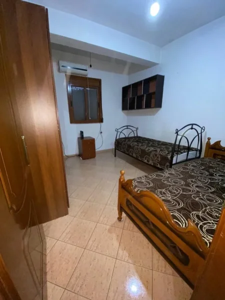 Tirane, jepet me qera apartament 2+1+Ballkon Kati 2, 80 m² 400 € (Astir)