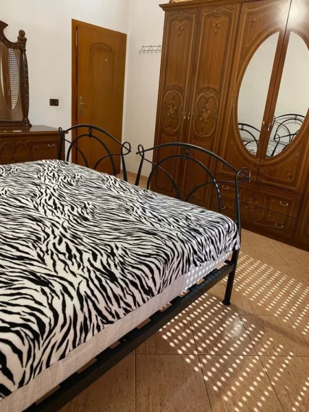 Tirane, jepet me qera apartament 2+1+Ballkon Kati 2, 80 m² 400 € (Astir)