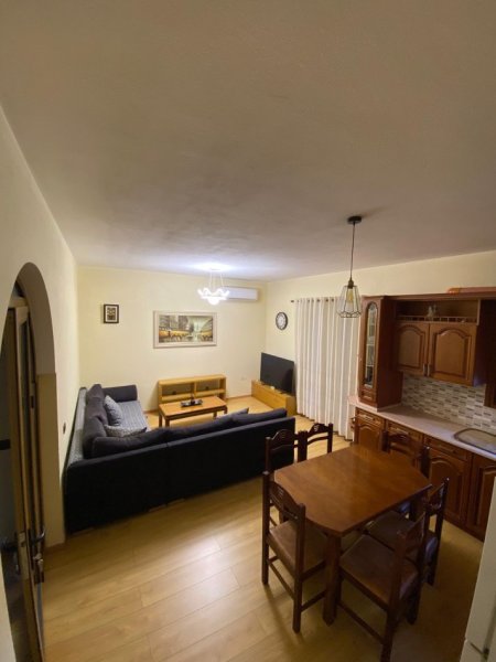 Tirane, jepet me qera apartament 2+1+Ballkon Kati 2, 80 m² 400 € (Astir)