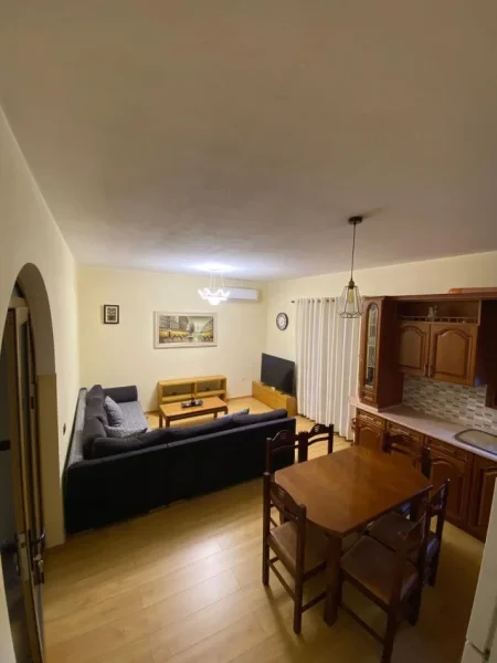 Tirane, jepet me qera apartament 2+1+Ballkon Kati 2, 80 m² 400 € (Astir)