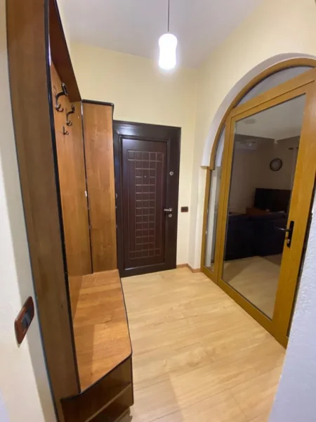 Tirane, jepet me qera apartament 2+1+Ballkon Kati 2, 80 m² 400 € (Astir)