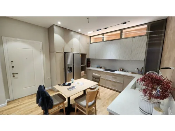 Tirane, shitet apartament 3+1+Ballkon , 110 m² 250.000 € (SELITE)