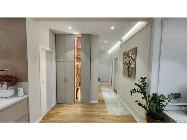 Tirane, shitet apartament 3+1+Ballkon , 110 m² 250.000 € (SELITE)