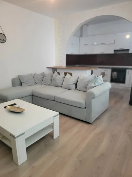 Tirane, jepet me qera apartament 1+1 Kati 2, 160 m² 500 € (Ali Demi)